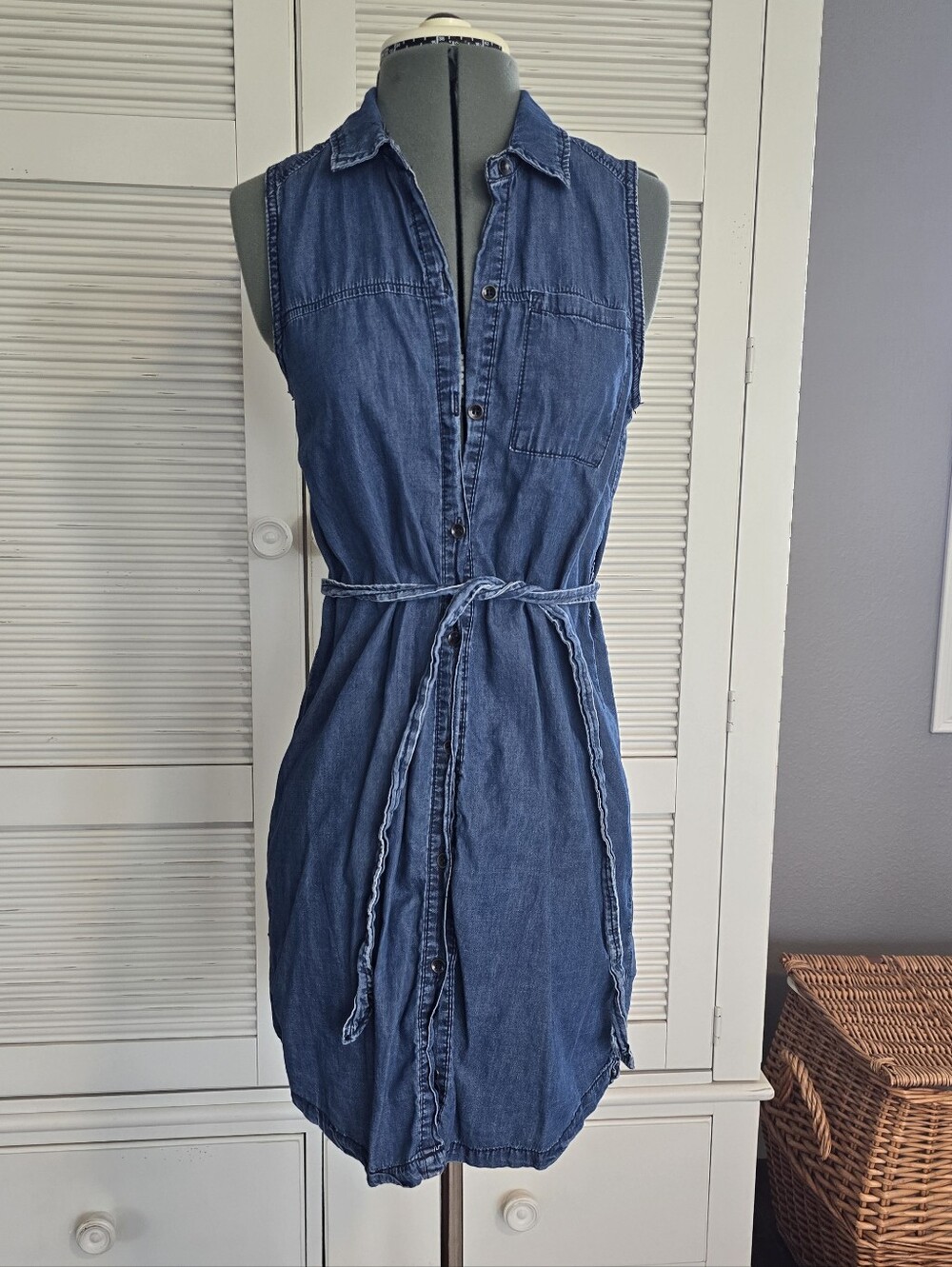Sleeveless Denim Midi Shirt Dress with Tie Waist - Blue